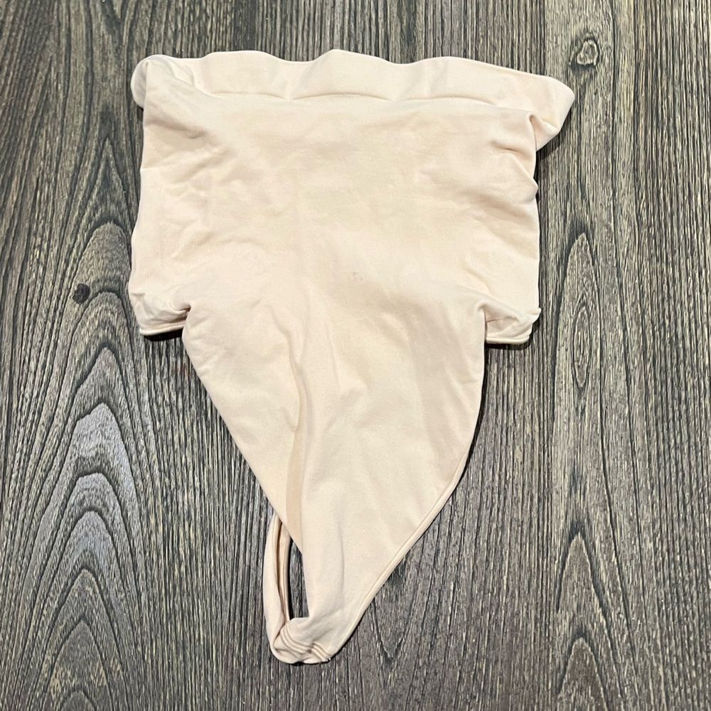 NWOT Skims Seamless Sculpt Mid Waist Thong Brief Shapewear Fitted Stretch Sand L